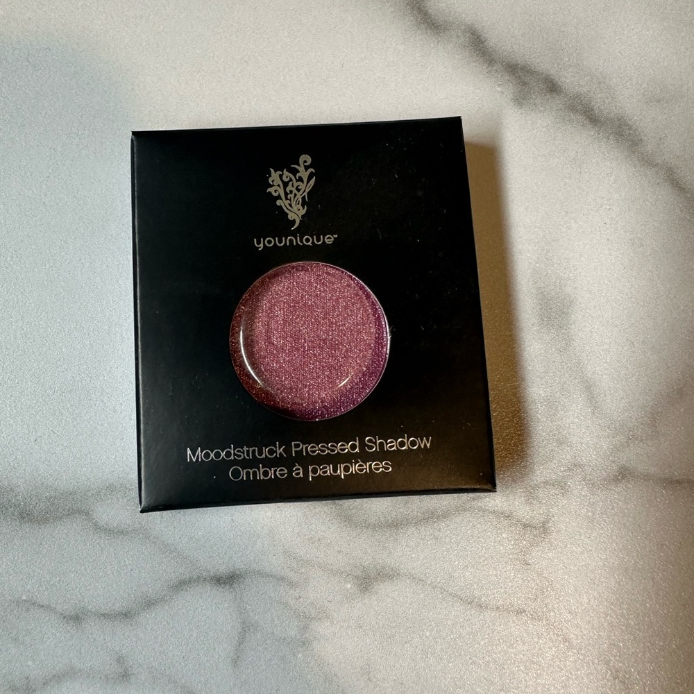 Younique Moodstruck pressed eye shadow in Gifted